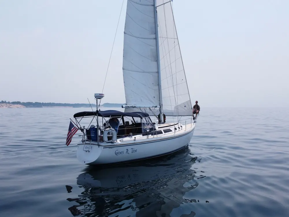 Cruising sloop on open water