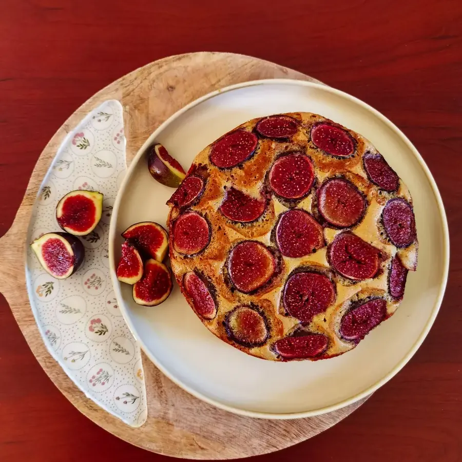 Cake topped with roasted figs