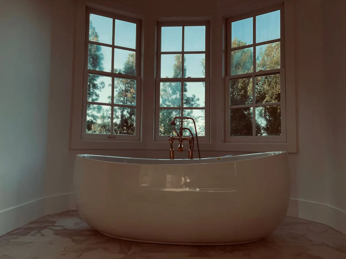 Freestanding tub under bay windows