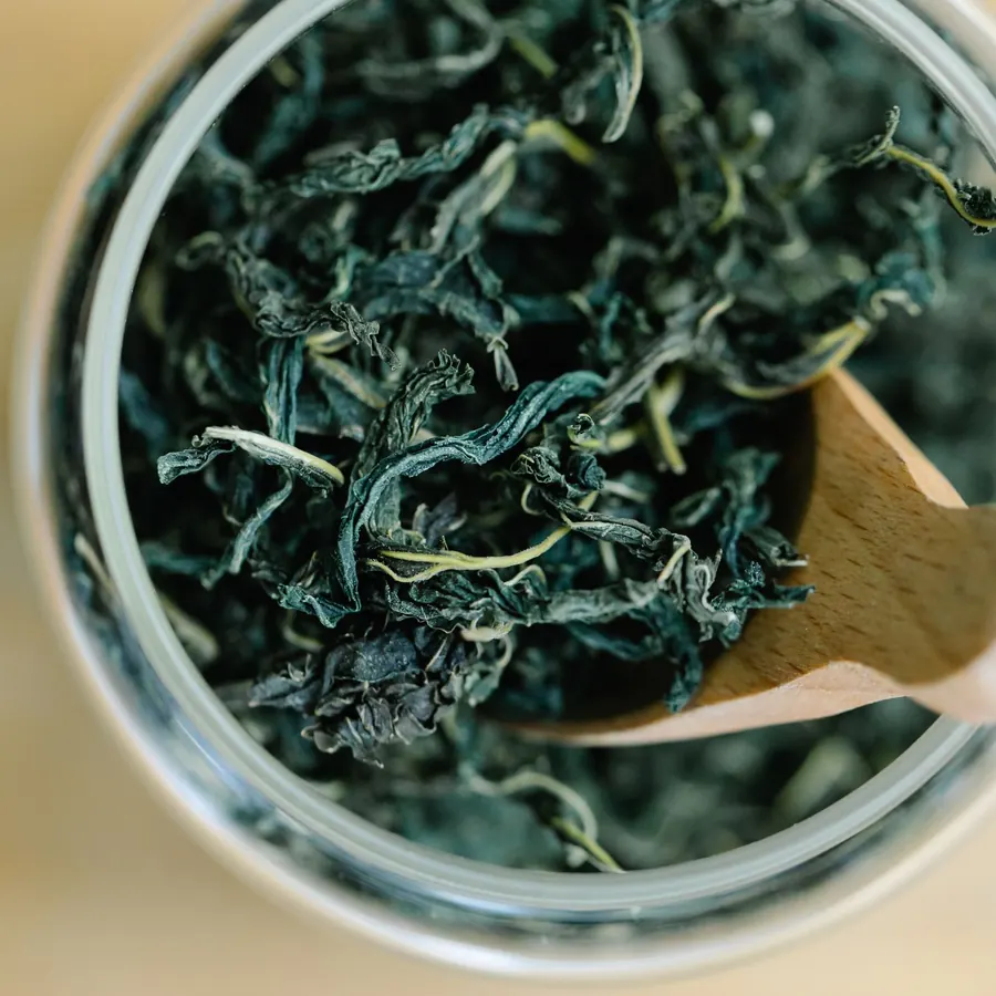 Rolled oolong leaves in a jar
